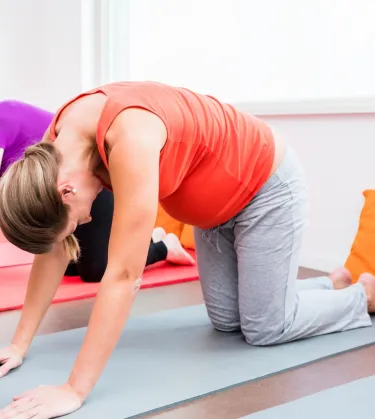 pregnant women exercising 